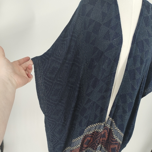 Roots | knit poncho shawl - Picture 3 of 10